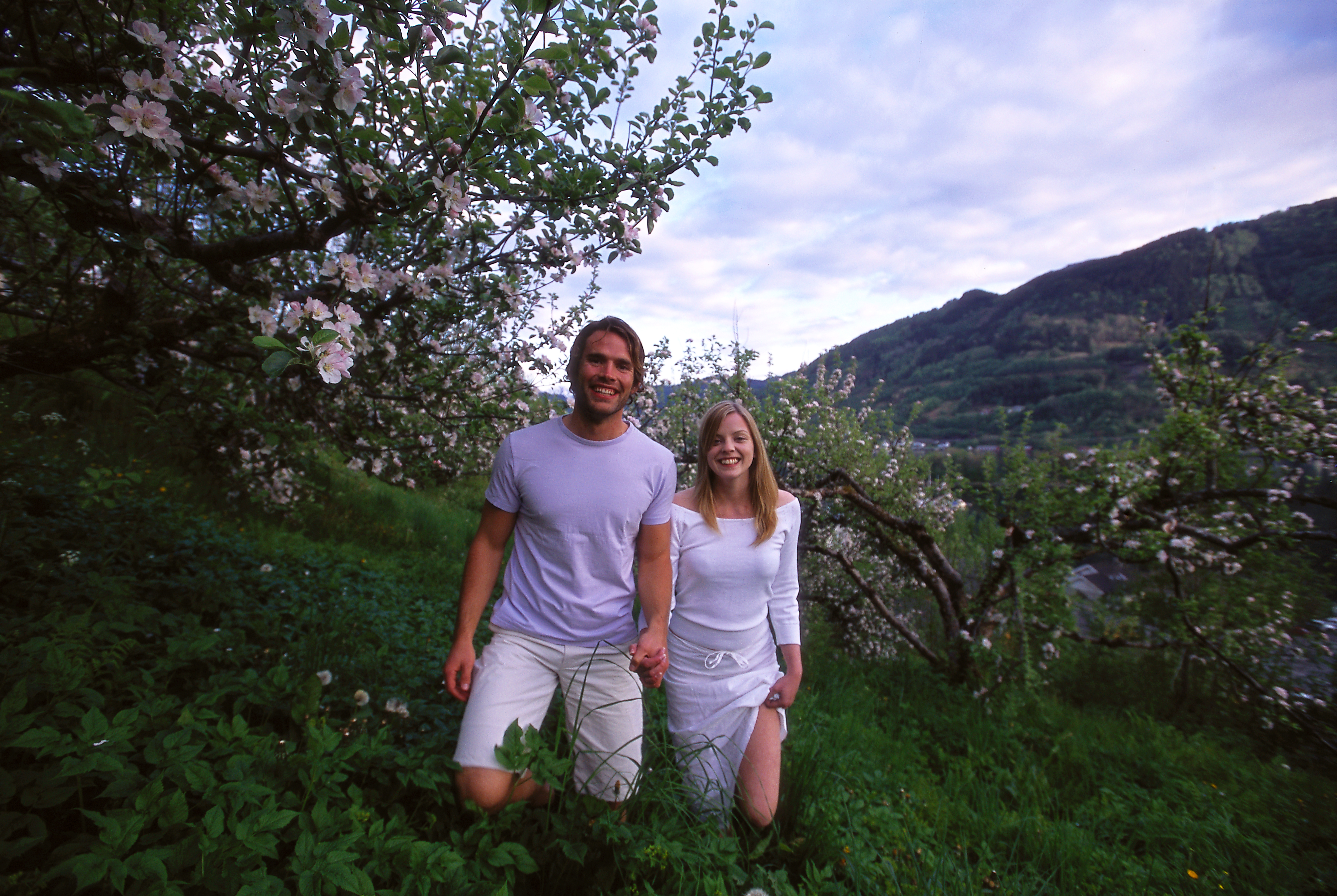 Aktivitet tur for to romanse i frukthage