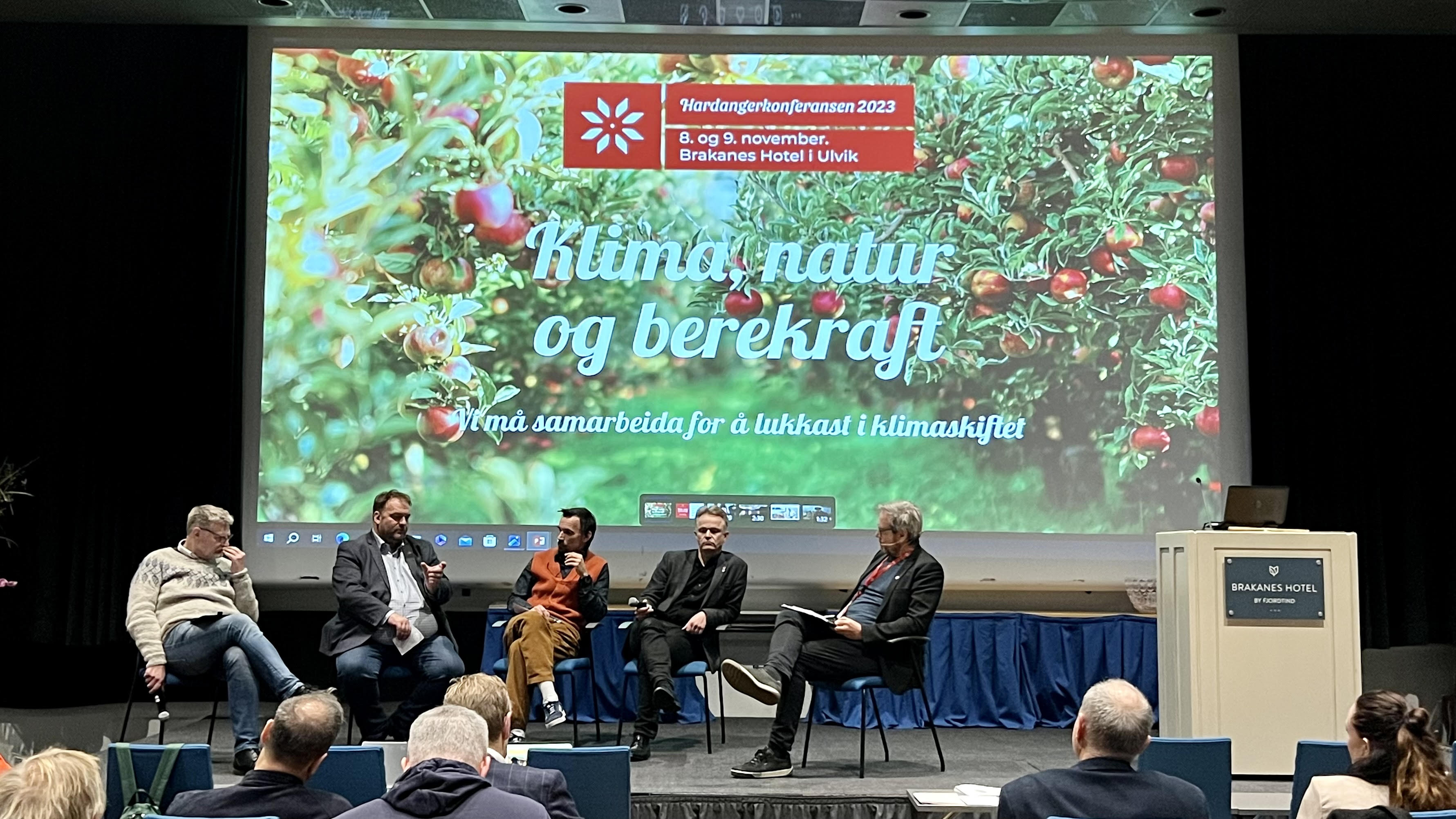 Ordførarane på scena under Hardangerkonferansen 2023